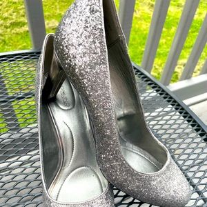 Bandolino silver sparkle 3" high heels. Size 10